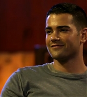 jesse-metcalfe-chase-s1ep2-133.png