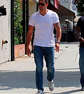 jesse-metcalfe2011-09-15_08-45-10out-and-about.jpg