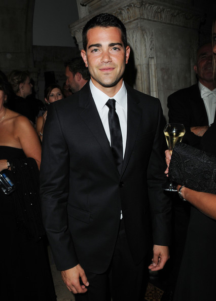 Jesse-Metcalfe-FitFlop-Shooting-Stars-Benefit-2011-Closing-Ball-001.jpg