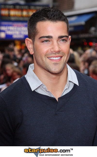 Jesse-Metcalfe-Inbetweeners-UK-premiere-2011-006.jpg