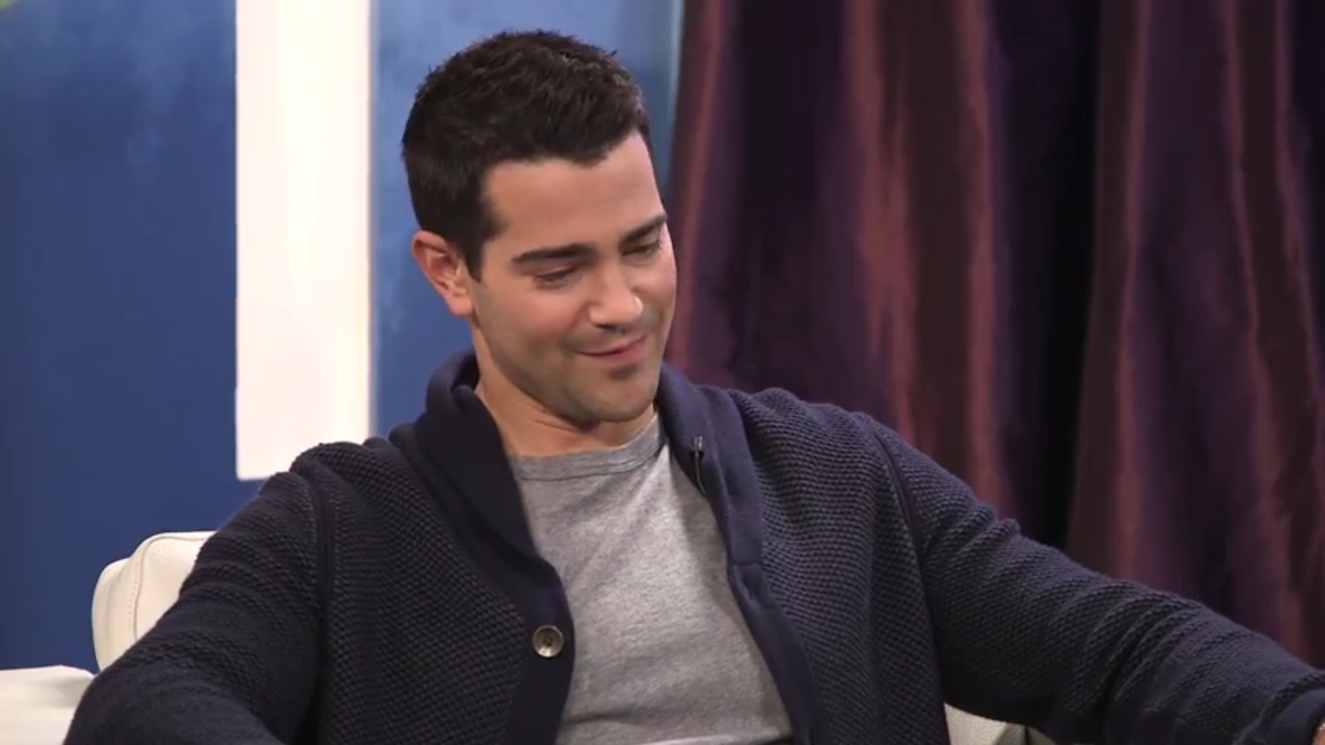 jesse-metcalfe-totally-clevver-2014-018.jpg