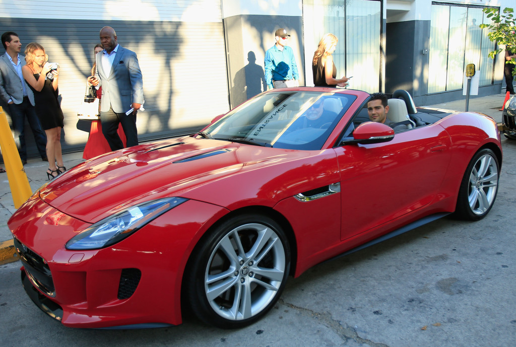 Jaguar-F-Type-Hollywood-Event-July-23-2013-115.jpg