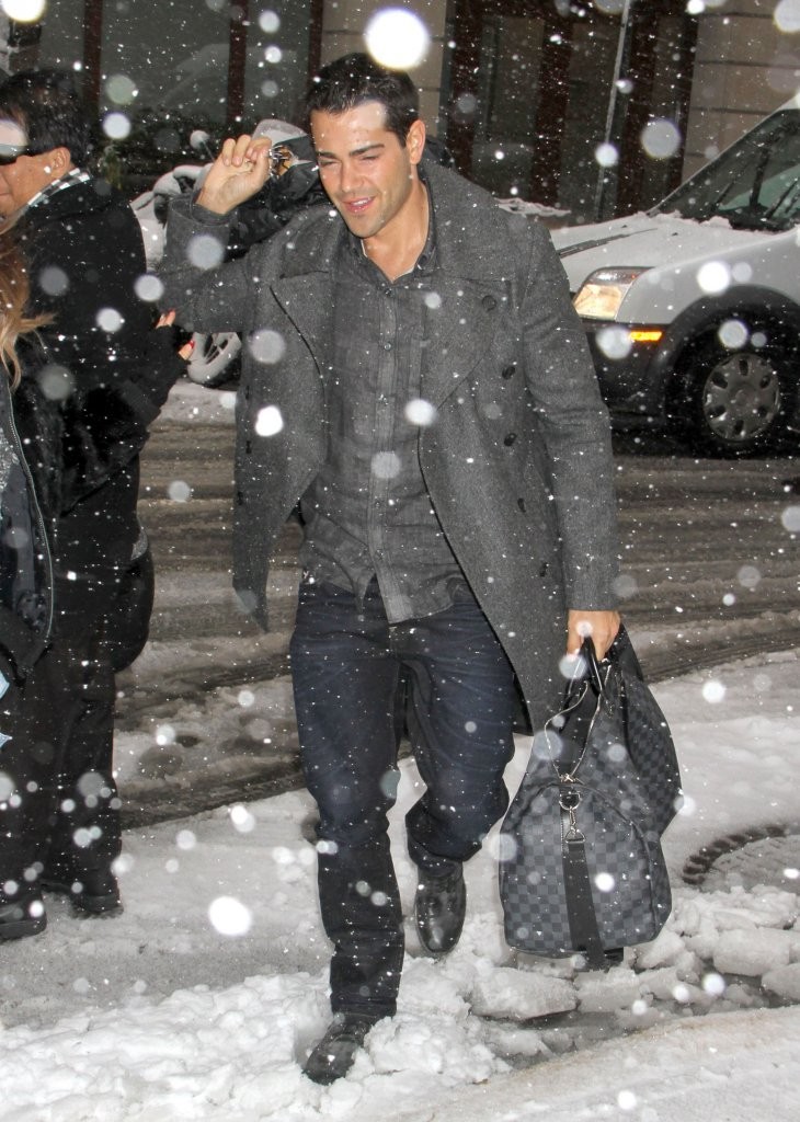 Jesse-Metcalfe-Heading_to_Live_with_Kelly_and_Michael_taping_-_March_8-005.jpg