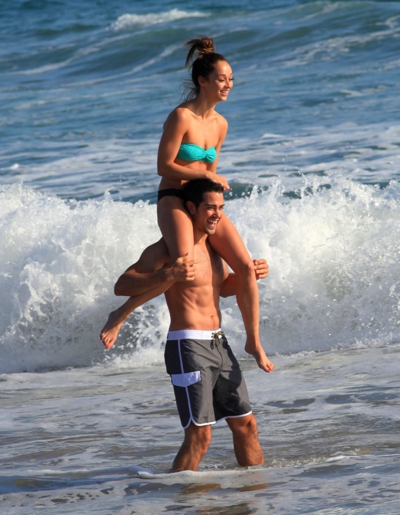 Jesse-Metcalfe-and-Cara-Santana-at-the-beach-in-Santa-Monica-April-2013-53.jpg