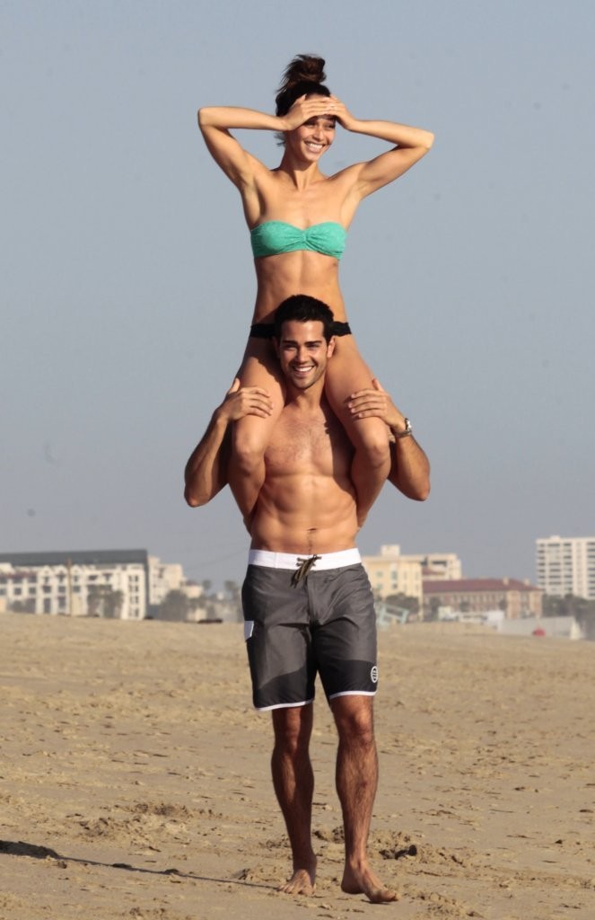 Jesse-Metcalfe-and-Cara-Santana-at-the-beach-in-Santa-Monica-April-2013-66.jpg