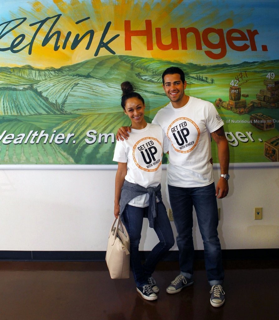 Jesse-Metcalfe-and-Cara-Santana-volunteer-at-North-Texas-Food-Bank-April-2013_06.jpg