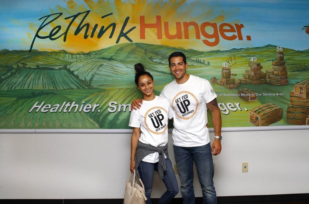 Jesse-Metcalfe-and-Cara-Santana-volunteer-at-North-Texas-Food-Bank-April-2013_17.jpg