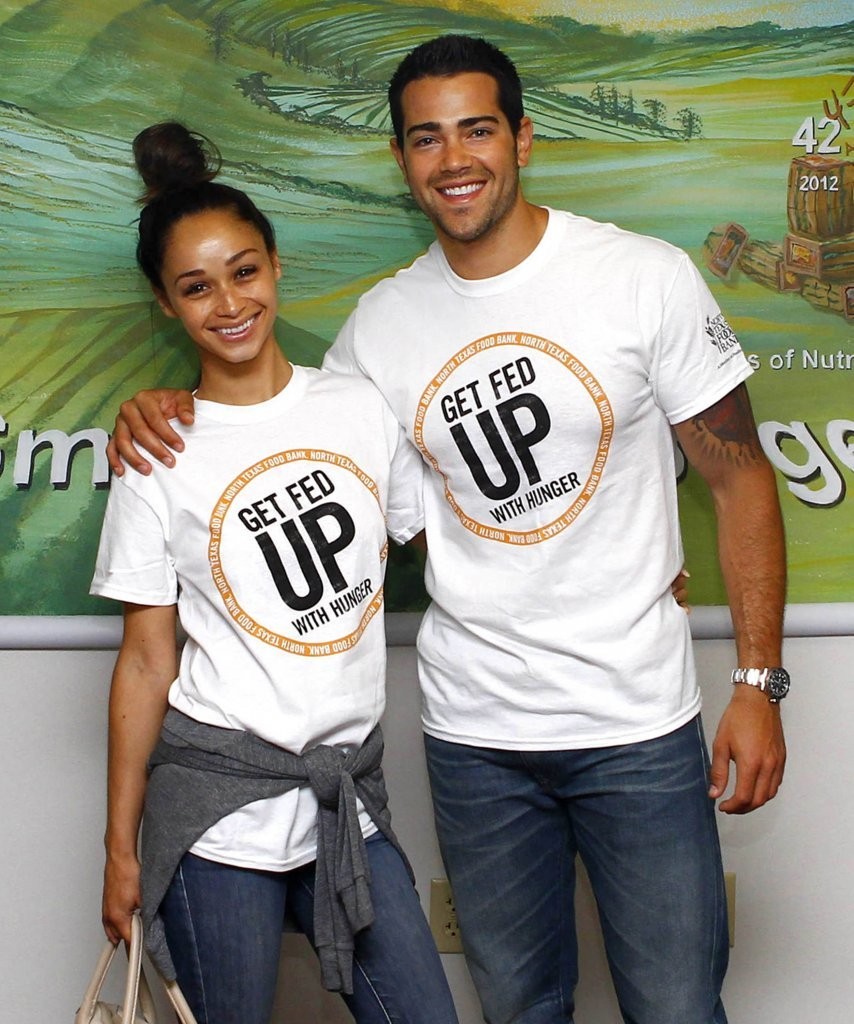 Jesse-Metcalfe-and-Cara-Santana-volunteer-at-North-Texas-Food-Bank-April-2013_23.jpg