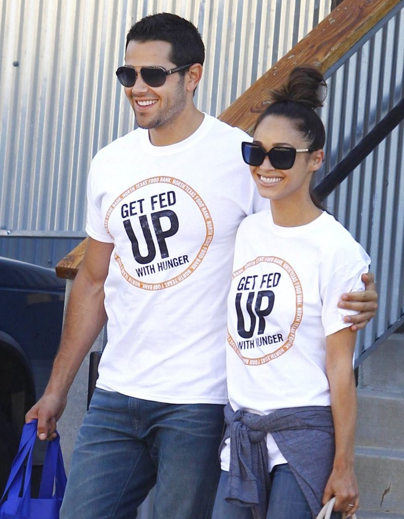 Jesse-Metcalfe-and-Cara-Santana-volunteer-at-North-Texas-Food-Bank-April-2013_30.jpg