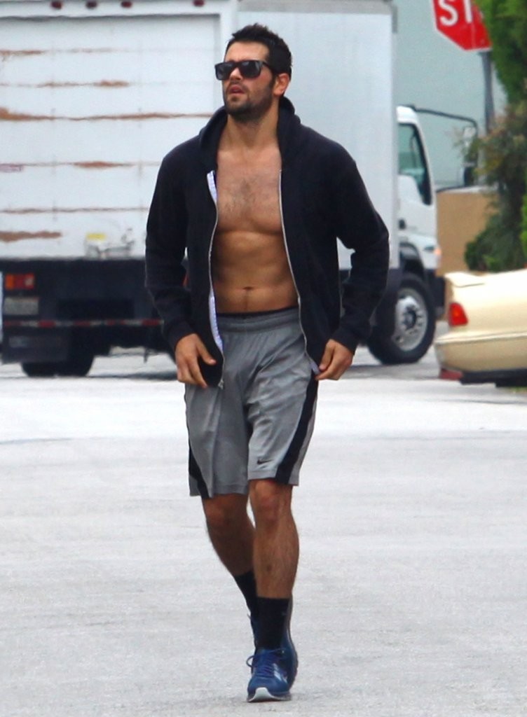 Jesse-Metcalfe-june_4_-_gym-013.jpg