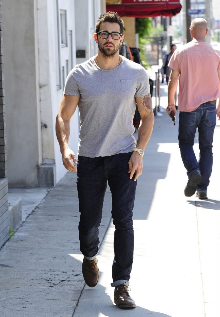 Jesse-Metcalfe-june_4_-_lunch_at_toast-004.jpg