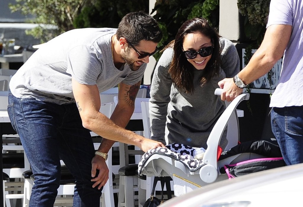 Jesse-Metcalfe-june_4_-_lunch_at_toast-012.jpg