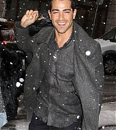 Jesse-Metcalfe-Heading_to_Live_with_Kelly_and_Michael_taping_-_March_8-004.jpg