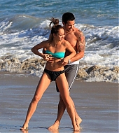 Jesse-Metcalfe-and-Cara-Santana-at-the-beach-in-Santa-Monica-April-2013-83.jpg