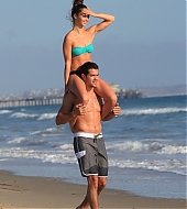 Jesse-Metcalfe-and-Cara-Santana-at-the-beach-in-Santa-Monica-April-2013-86.jpg